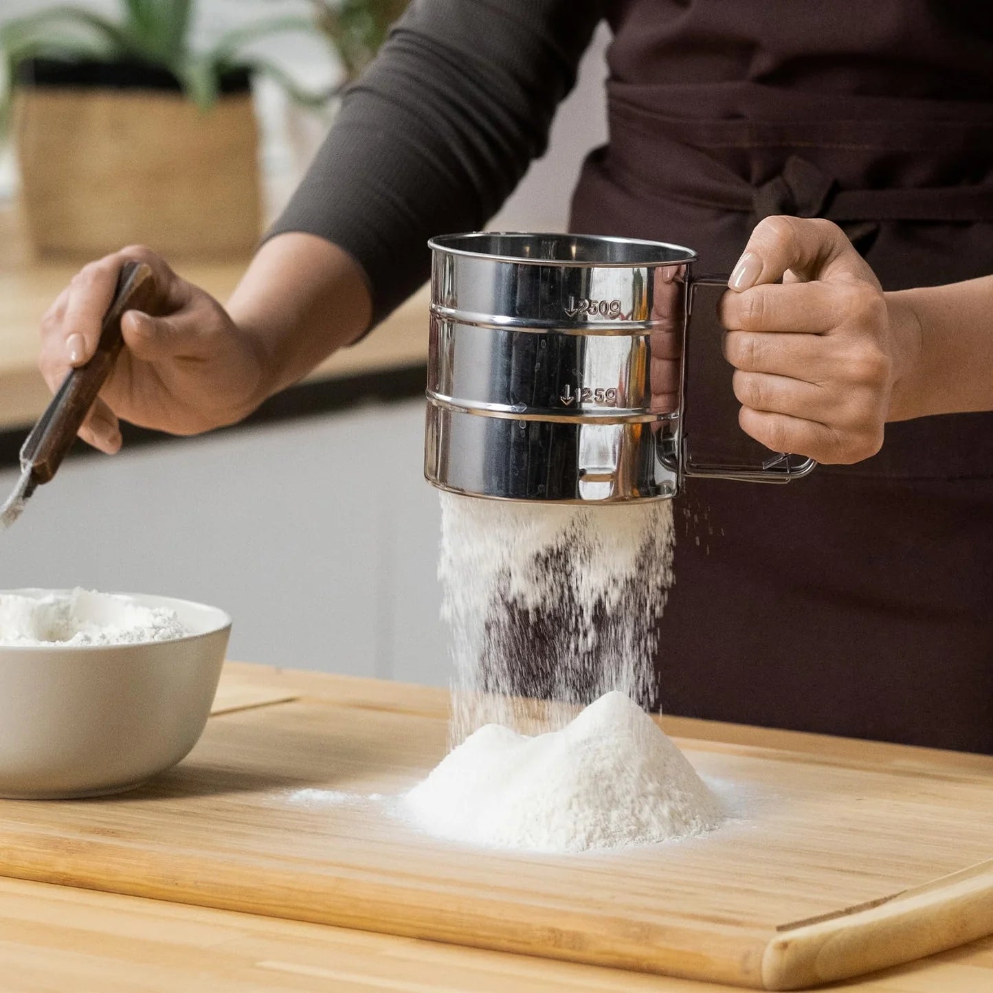 Handheld Flour Stainer